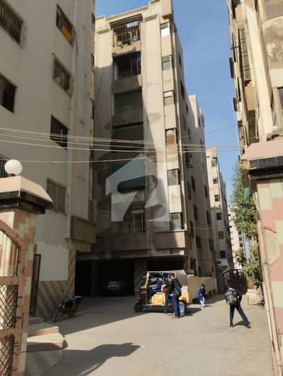 کلفٹن ۔ بلاک 1 کلفٹن,کراچی میں 2 کمروں کا 3 مرلہ فلیٹ 70.0 لاکھ میں برائے فروخت۔
