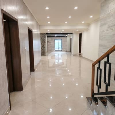 گلبرگ 3 گلبرگ,لاہور میں 2 کنال Studio دفتر 18.0 لاکھ میں کرایہ پر دستیاب ہے۔