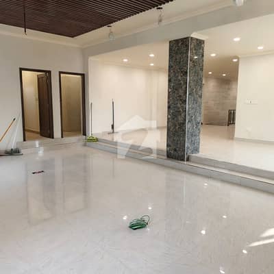 گلبرگ 3 گلبرگ,لاہور میں 2 کنال Studio دفتر 18.0 لاکھ میں کرایہ پر دستیاب ہے۔