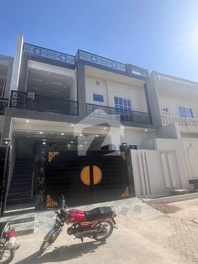 Prime Location House Sized 5 Marla Is Available For Sale In Bosan Road