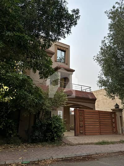 10 Marla Luxury House for Sale in Jasmine Block Bahria Town Lahore