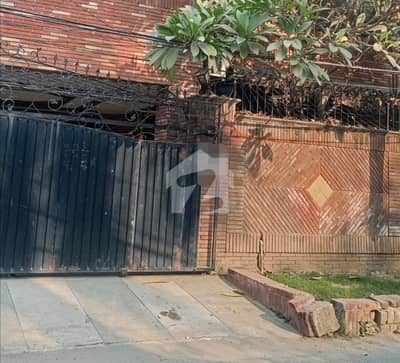 Corner In Main Market 12 Marla House For Sale