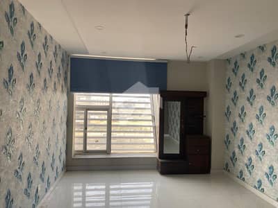ٹاپ سٹی 1 اسلام آباد میں 2 کمروں کا 5 مرلہ فلیٹ 1.8 کروڑ میں برائے فروخت۔