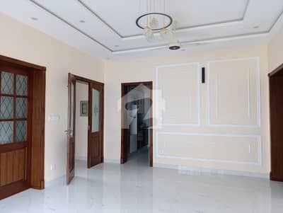 ٹاپ سٹی 1 اسلام آباد میں 5 کمروں کا 10 مرلہ مکان 4.5 کروڑ میں برائے فروخت۔