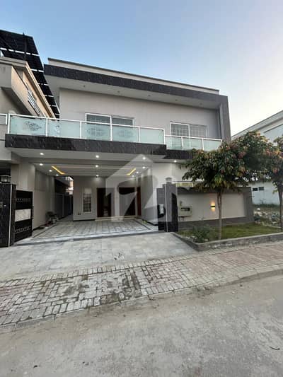 ٹاپ سٹی 1 - بلاک اے ٹاپ سٹی 1,اسلام آباد میں 5 کمروں کا 10 مرلہ مکان 4.2 کروڑ میں برائے فروخت۔