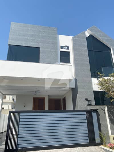 ٹاپ سٹی 1 اسلام آباد میں 6 کمروں کا 10 مرلہ مکان 5.5 کروڑ میں برائے فروخت۔