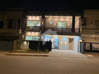 ٹاپ سٹی 1 اسلام آباد میں 5 کمروں کا 10 مرلہ مکان 5.5 کروڑ میں برائے فروخت۔