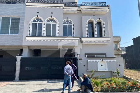 ممتاز سٹی اسلام آباد میں 4 کمروں کا 6 مرلہ مکان 2.75 کروڑ میں برائے فروخت۔
