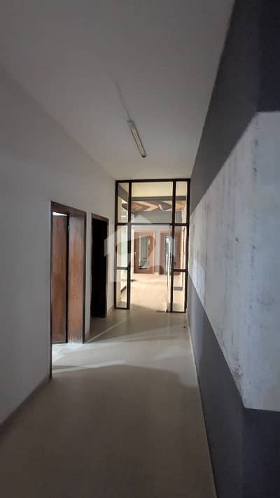 FIRST FLOOR 3500 SQFT SHOP AVAILABLE FOR RENT IN GULBERG