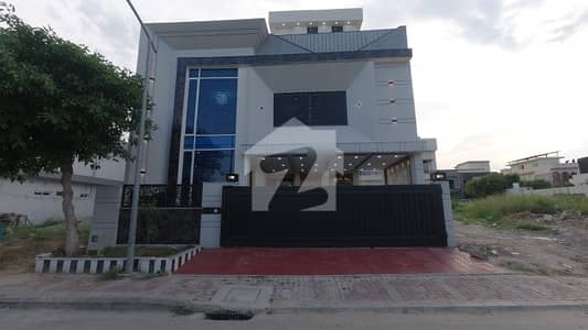 ٹاپ سٹی 1 اسلام آباد میں 4 کمروں کا 10 مرلہ مکان 5.5 کروڑ میں برائے فروخت۔
