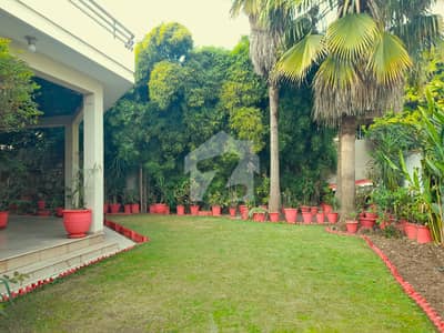 ایف ۔ 6 اسلام آباد میں 5 کمروں کا 1 کنال مکان 8.25 لاکھ میں کرایہ پر دستیاب ہے۔
