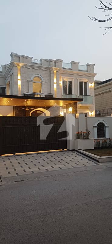ایف ۔ 6 اسلام آباد میں 7 کمروں کا 1 کنال مکان 21.0 لاکھ میں کرایہ پر دستیاب ہے۔