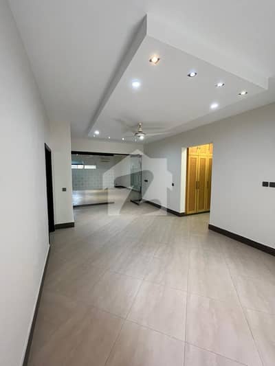 In Civil Lines 3000 Square Feet Flat For Sale