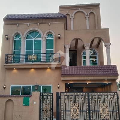 بحریہ آرچرڈ لاہور میں 3 کمروں کا 5 مرلہ مکان 1.65 کروڑ میں برائے فروخت۔
