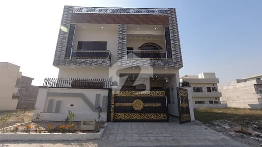 ممتاز سٹی - چناب بلاک ممتاز سٹی,اسلام آباد میں 4 کمروں کا 8 مرلہ مکان 3.2 کروڑ میں برائے فروخت۔