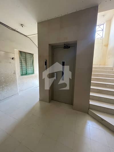 Spacious 2-Bed Lounge Flat On 3rd Floor Prime Location