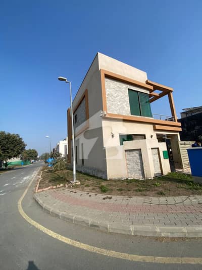 I SELL 5 MARLA SLIGHTLY USED HOUSE IN BAHRIA ORCHARD LAHORE. PHASE 2 C-BLOCK corner. The price 178 lacs is final