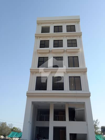 ڈی ایچ اے فیز 8 - کمرشل براڈوے ڈی ایچ اے فیز 8,ڈیفنس (ڈی ایچ اے),لاہور میں 7 کمروں کا 4 مرلہ عمارت 5.5 لاکھ میں کرایہ پر دستیاب ہے۔