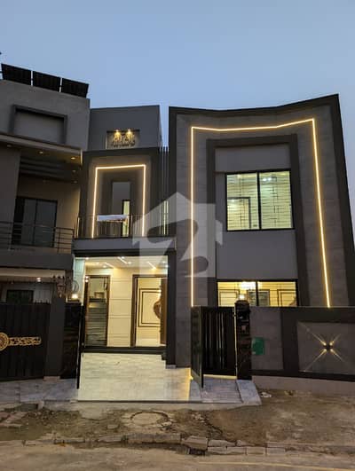 7.25 Marla Park Facing House In Jinnah Block Bahria Town Lahore