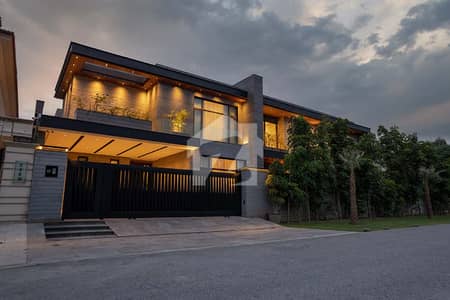 2 Kanal House + 2 Kanal Lawn Modern Design Luxury House For Sale Near Park