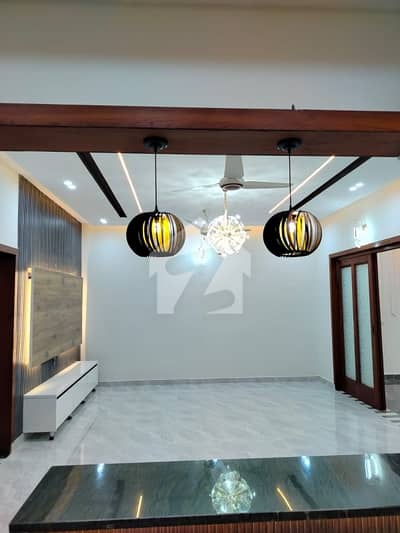 ٹاپ سٹی 1 - بلاک اے ٹاپ سٹی 1,اسلام آباد میں 5 کمروں کا 10 مرلہ مکان 1.9 لاکھ میں کرایہ پر دستیاب ہے۔