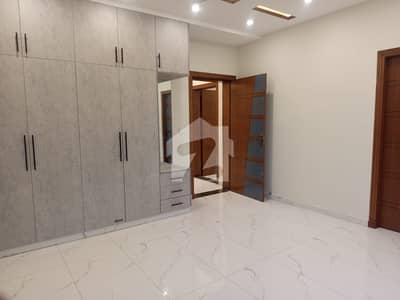Like A Brand New Double Storey 10 Marla House Available In Bahria Town Phase 8 - Block E For Rent