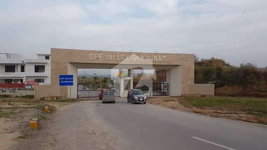 1 Kanal Corner Plot With 7 Marla Extra Land.   Street 2 Plot.