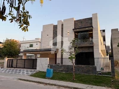 ڈی ایچ اے ڈیفینس فیز 2 ڈی ایچ اے ڈیفینس,اسلام آباد میں 6 کمروں کا 1 کنال مکان 2.35 لاکھ میں کرایہ پر دستیاب ہے۔