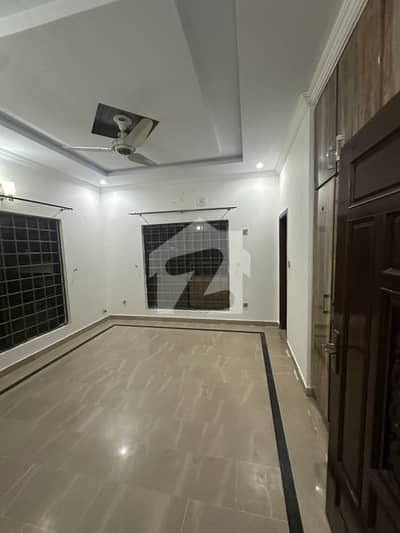 جی ۔ 13 اسلام آباد میں 5 کمروں کا 7 مرلہ مکان 1.7 لاکھ میں کرایہ پر دستیاب ہے۔