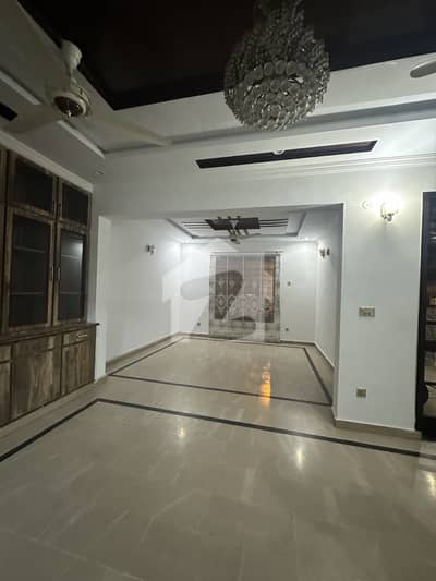 جی ۔ 13 اسلام آباد میں 7 کمروں کا 10 مرلہ مکان 7.2 کروڑ میں برائے فروخت۔
