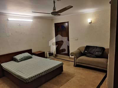 LOWER GROUND PORTION FOR RENT IN F-7/4 FOR SHORT FAMILY ONLY