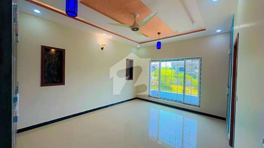 ٹاپ سٹی 1 - بلاک اے ٹاپ سٹی 1,اسلام آباد میں 4 کمروں کا 10 مرلہ مکان 4.25 کروڑ میں برائے فروخت۔