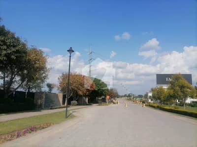 SECTOR F1 IS A SECTOR ON MAIN DHA EXPRESSWAY