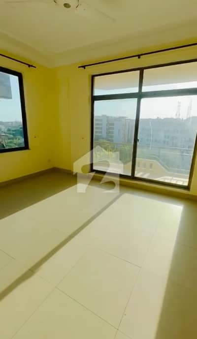 EXECUTIVE SUIT 3 BEDROOM APARTMENT FOR RENT FOR FAMILY ONLY