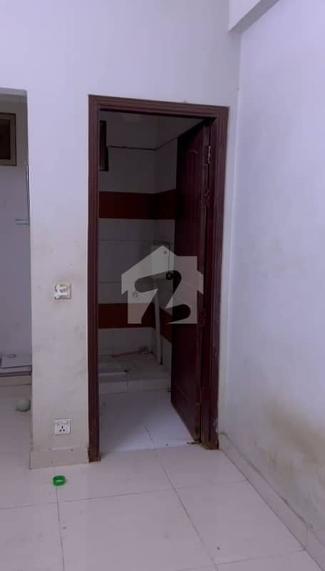 239 Sq. Yd. Apartment in Abdullah Sports Towers — view 2