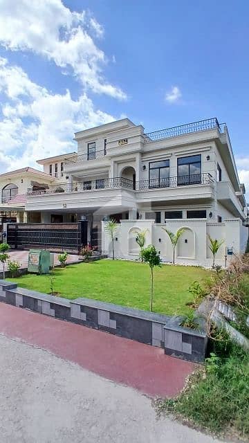 جی ۔ 13 اسلام آباد میں 6 کمروں کا 1 کنال مکان 16.0 کروڑ میں برائے فروخت۔