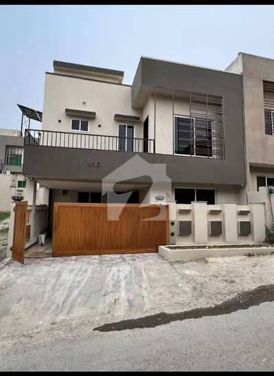بحریہ ٹاؤن فیز 8 بحریہ ٹاؤن راولپنڈی,راولپنڈی میں 4 کمروں کا 7 مرلہ مکان 75.0 ہزار میں کرایہ پر دستیاب ہے۔