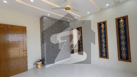 ای ۔ 11 اسلام آباد میں 6 کمروں کا 6 مرلہ مکان 5.5 کروڑ میں برائے فروخت۔