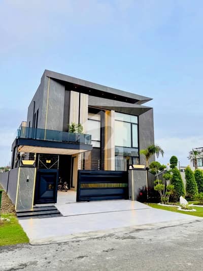 LUXURIOUS ONE KANAL MANSION ON TOP LOCATION
