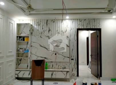 ڈی ایچ اے فیز 1 ڈیفنس (ڈی ایچ اے),لاہور میں 4 کمروں کا 10 مرلہ مکان 2.5 لاکھ میں کرایہ پر دستیاب ہے۔