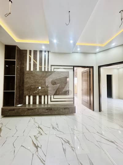 BRAND NEW 13 MARLA UPPER PORTION FOR RENT IN DHA PHASE 8 NEAR PARK