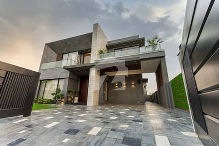 EXCLUSIVE DEAL! STYLISH 1 KANAL VILLA FOR SALE IN DHA PHASE 6