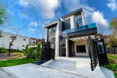 CLASS & COMFORT! 10 MARLA HOUSE FOR SALE IN BEHRIA TOWN