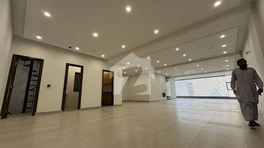 4 MARLA COMMERCIAL FLOOR FOR RENT IN DHA PHASE 4