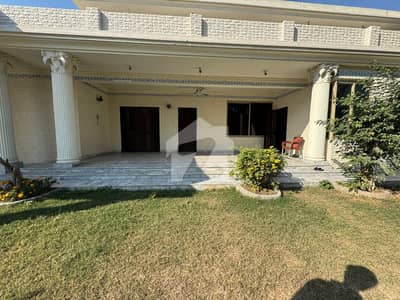 ڈی ایچ اے فیز 1 ڈیفنس (ڈی ایچ اے),لاہور میں 5 کمروں کا 2 کنال مکان 4.5 لاکھ میں کرایہ پر دستیاب ہے۔