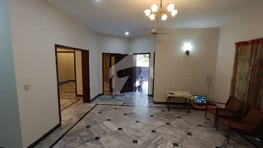 ڈی ایچ اے فیز 4 - بلاک ڈیڈی فیز 4,ڈیفنس (ڈی ایچ اے),لاہور میں 4 کمروں کا 10 مرلہ مکان 1.85 لاکھ میں کرایہ پر دستیاب ہے۔
