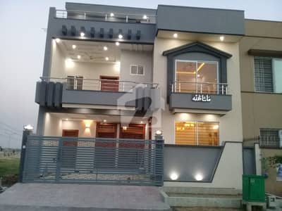 فیصل ٹاؤن - ایف ۔ 18 اسلام آباد میں 5 کمروں کا 8 مرلہ مکان 3.4 کروڑ میں برائے فروخت۔