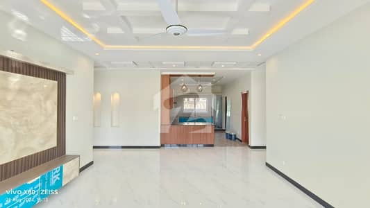 20 MARLA BRAND NEW UPPER PORTION AVAILABLE FOR RENT