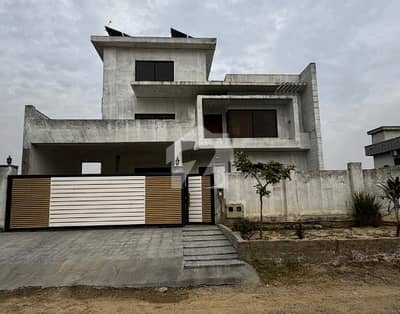 House Of 4500 Square Feet In MPCHS - Multi Gardens For sale