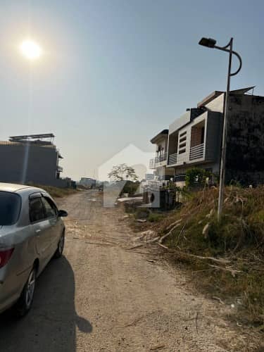OutClass Location Sunface Solid Near To Markaz